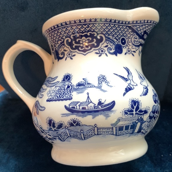 CHURCHILL England Blue Willow Porcelain Creamer - Picture 5 of 6